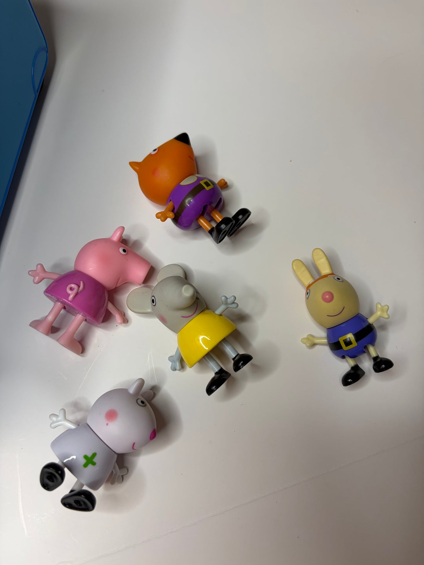 Blue Peppa Bus + 5 characters