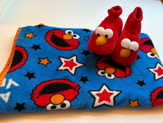Elmo Fleece Blanket & Slippers - 6