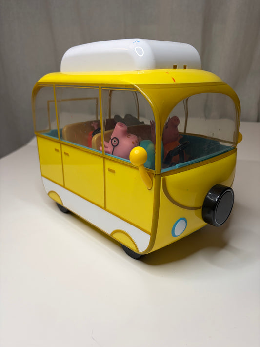Yellow Peppa Bus & 8 characters